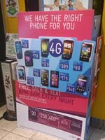 オーストラリア留学ならシドニーキッズ 携帯電話　現地電気店店頭にある広告ボード